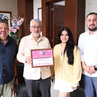 Entrega Consejo Gastronómico   Veracruzano reconocimiento a Alberto Islas