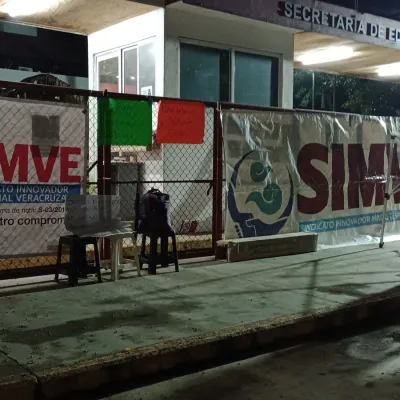 Toman agremiados de SIMVE varias oficinas de la SEV, exigen atención a diversas demandas