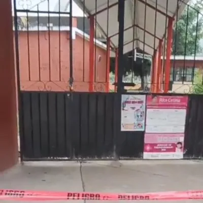 Toman escuela Primaria en Amatlán de los Reyes, padres de familia denuncian al director de desviar recursos aportados por ellos