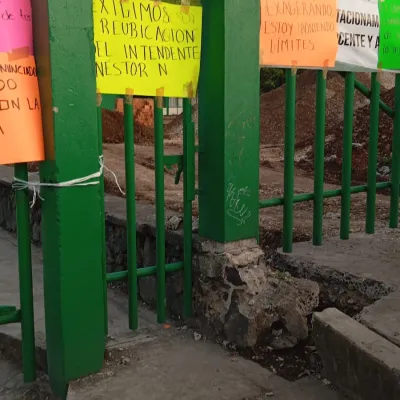 Personal docente y administrativo toman instalaciones de la Escuela de Bachilleres Joaquín Ramírez Cabañas en Coatepec