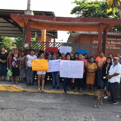 Padres de familia denuncian falta de docentes en Escuela Primaria de Yanga